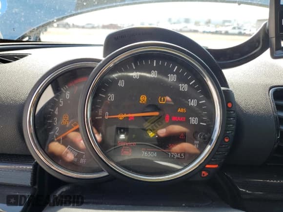 ✅ 2017 MINI Clubman Cooper S • VIN: WMWLU5C52H2C46439 • Lot: 43704995. Wystawiony na Copart z przebiegiem 76 304 mil. Bezpłatny archiwum sprzedaży aukcyjnych z USA i szczegółowy raport historii pojazdu na DreamBid. Zdjęcie 9.