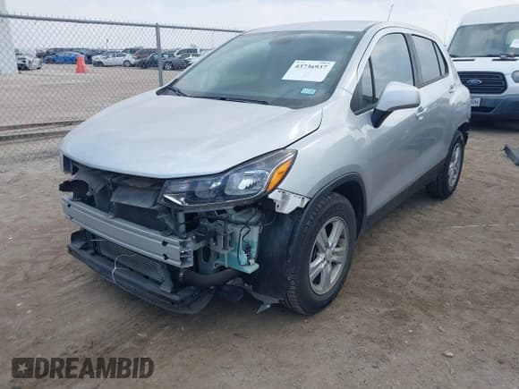 ✅ 2020 Chevrolet Trax LS • VIN: KL7CJKSB0LB312202 • Lot: 43736937. Wystawiony na IAAI z przebiegiem 45 557 mil. Bezpłatny archiwum sprzedaży aukcyjnych z USA i szczegółowy raport historii pojazdu na DreamBid. Zdjęcie 23.