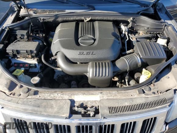 ✅ 2011 Jeep Grand Cherokee Laredo • VIN: 1J4RR4GG3BC584459 • Lot: 90755875. Wystawiony na Copart z przebiegiem 97 505 mil. Bezpłatny archiwum sprzedaży aukcyjnych z USA i szczegółowy raport historii pojazdu na DreamBid. Zdjęcie 12.