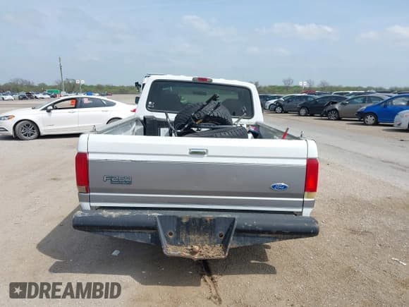 ✅ 1997 Ford F-250 • VIN: 1FTHW25F7VEA10948 • Лот: 41922444. Опубликован ранее на IAAI с пробегом 264 374 миль. Бесплатный доступ к архиву аукционных продаж из США и подробный отчёт об истории автомобиля на DreamBid. Изображение 16.