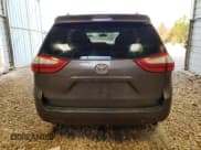 ✅ 2017 Toyota Sienna LE • VIN: 5TDKZ3DC8HS885254 • Lot: 92038915. Wystawiony na Copart z przebiegiem 101 337 mil. Bezpłatny archiwum sprzedaży aukcyjnych z USA i szczegółowy raport historii pojazdu na DreamBid. Zdjęcie 6.