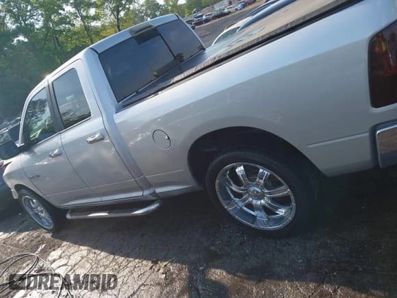 ✅ 2009 Dodge 1500 SLT • VIN: 1D3HB18P99S812135 • Lot: 42036893. Wystawiony na IAAI z przebiegiem 405 152 mil. Bezpłatny archiwum sprzedaży aukcyjnych z USA i szczegółowy raport historii pojazdu na DreamBid. Zdjęcie 14.