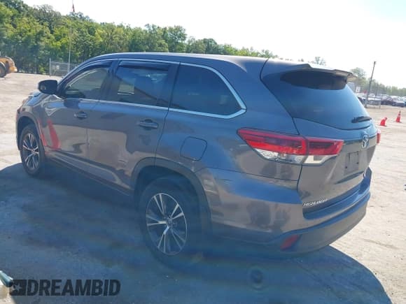 ✅ 2018 Toyota Highlander LE • VIN: 5TDBZRFH5JS896150 • Lot: 43070614. Listed on IAAI with 106,396 mi. Free auction sales archive from the USA and detailed vehicle history report at DreamBid. Image 3.