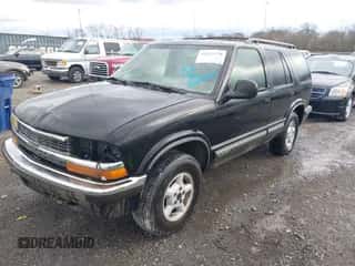 1998 Chevrolet Blazer LT with VIN 1GNDT13W1W2174436, listed as a IAAI auction lot 41212378 with Not provided miles and . Bid and sale history available at DreamBid. Image 2.