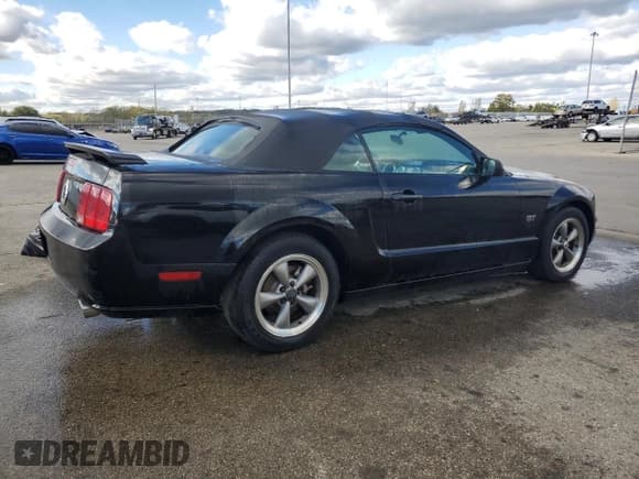 ✅ 2005 Ford Mustang GT Deluxe • VIN: 1ZVFT85H155197203 • Lot: 89740765. Wystawiony na Copart z przebiegiem 143 305 mil. Bezpłatny archiwum sprzedaży aukcyjnych z USA i szczegółowy raport historii pojazdu na DreamBid. Zdjęcie 3.