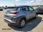 2019 Hyundai Kona SE z VIN KM8K1CAA5KU277975, wystawiony jako Copart lot #57222392 z przebiegiem 8 848 mil mil oraz . Historia ofert i sprzedaży dostępna na DreamBid. Obrazek 4.