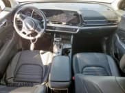 ✅ 2023 Kia Sportage SX-Prestige • VIN: 5XYK53AF5PG042716 • Lot: 82466745. Wystawiony na Copart z przebiegiem 82 250 mil. Bezpłatny archiwum sprzedaży aukcyjnych z USA i szczegółowy raport historii pojazdu na DreamBid. Zdjęcie 8.