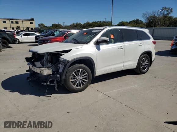 ✅ 2018 Toyota Highlander XLE • VIN: 5TDKZRFH5JS528647 • Lot: 89524635. Wystawiony na Copart z przebiegiem 70 746 mil. Bezpłatny archiwum sprzedaży aukcyjnych z USA i szczegółowy raport historii pojazdu na DreamBid. Zdjęcie 1.