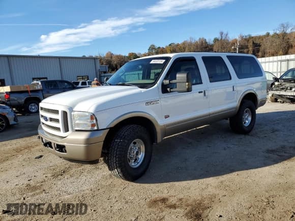 ✅ 2005 Ford Excursion Eddie Bauer • VIN: 1FMSU45P95EC14565 • Lot: 84520134. Listed on Copart with 276,698 mi. Free auction sales archive from the USA and detailed vehicle history report at DreamBid. Image 1.