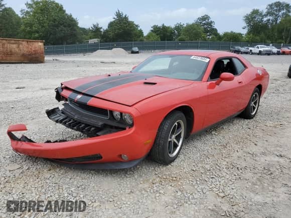 2010 Dodge Challenger SE z VIN 2B3CJ4DV5AH179738, wystawiony jako Copart lot #64823684 z przebiegiem 109 389 mil mil oraz Szkoda całkowita • Salvage title. Historia ofert i sprzedaży dostępna na DreamBid. Obrazek 1.