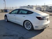 ✅ 2021 Tesla Model 3 Long Range • VIN: 5YJ3E1EB0MF002501 • Lot: 80330125. Wystawiony na Copart z przebiegiem 62 441 mil. Bezpłatny archiwum sprzedaży aukcyjnych z USA i szczegółowy raport historii pojazdu na DreamBid. Zdjęcie 2.