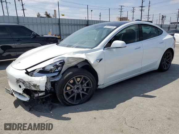 ✅ 2020 Tesla Model 3 Standard Range Plus • VIN: 5YJ3E1EA8LF612264 • Lot: 56191505. Wystawiony na Copart z przebiegiem 111 228 mil. Bezpłatny archiwum sprzedaży aukcyjnych z USA i szczegółowy raport historii pojazdu na DreamBid. Zdjęcie 1.