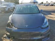 ✅ 2022 Tesla Model 3 • VIN: 5YJ3E1EAXNF304449 • Lot: 94233905. Wystawiony na Copart z przebiegiem 140 837 mil. Bezpłatny archiwum sprzedaży aukcyjnych z USA i szczegółowy raport historii pojazdu na DreamBid. Zdjęcie 5.