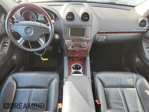 ✅ 2008 Mercedes-Benz GL 550 • VIN: 4JGBF86E38A399447 • Lot: 92295745. Wystawiony na Copart z przebiegiem 107 817 mil. Bezpłatny archiwum sprzedaży aukcyjnych z USA i szczegółowy raport historii pojazdu na DreamBid. Zdjęcie 8.