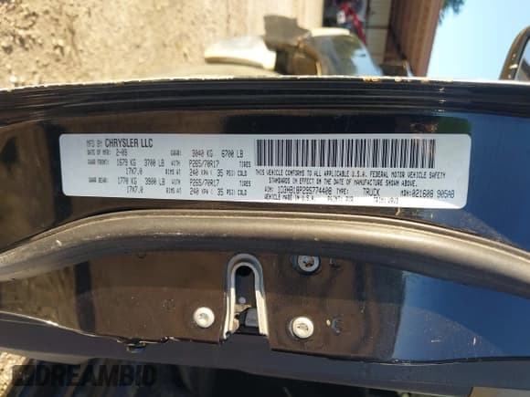 ✅ 2009 Dodge 1500 SLT • VIN: 1D3HB18P29S774408 • Lot: 40308323. Wystawiony na IAAI z przebiegiem 195 958 mil. Bezpłatny archiwum sprzedaży aukcyjnych z USA i szczegółowy raport historii pojazdu na DreamBid. Zdjęcie 9.