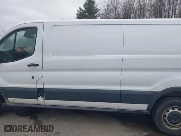 ✅ 2018 Ford Transit • VIN: 1FTYR2YM8JKA04248 • Lot: 41686135. Wystawiony na IAAI z przebiegiem 204 019 mil. Bezpłatny archiwum sprzedaży aukcyjnych z USA i szczegółowy raport historii pojazdu na DreamBid. Zdjęcie 14.