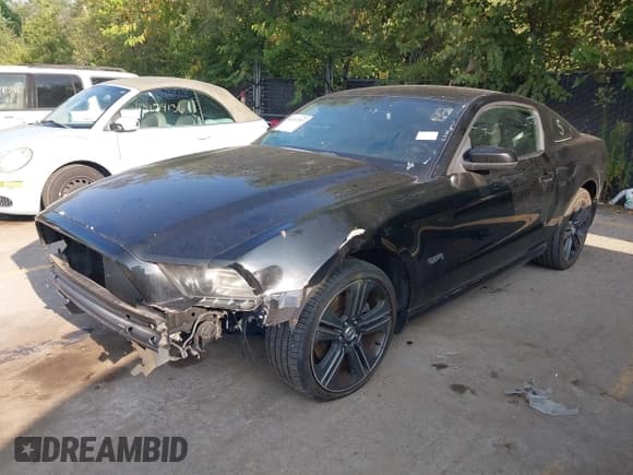 ✅ 2013 Ford Mustang V6 • VIN: 1ZVBP8AM0D5200693 • Лот: 43142507. Опубликован ранее на IAAI с пробегом 136 634 миль. Бесплатный доступ к архиву аукционных продаж из США и подробный отчёт об истории автомобиля на DreamBid. Изображение 2.