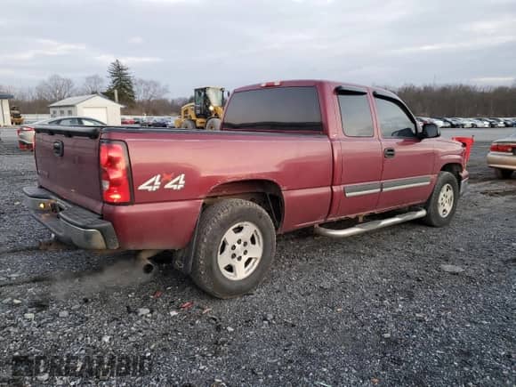 2006 Chevrolet Silverado 1500 LS z VIN 1GCEK19V36Z107360, wystawiony jako Copart lot #82951684 z przebiegiem 226 564 mil mil oraz Szkoda całkowita • Salvage title. Historia ofert i sprzedaży dostępna na DreamBid. Obrazek 3.