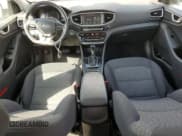 ✅ 2019 Hyundai Ioniq Blue • VIN: KMHC65LC4KU174126 • Lot: 73697504. Wystawiony na Copart z przebiegiem 116 223 mil. Bezpłatny archiwum sprzedaży aukcyjnych z USA i szczegółowy raport historii pojazdu na DreamBid. Zdjęcie 8.