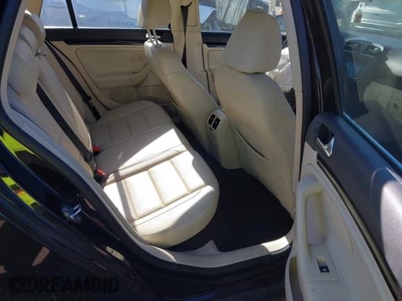 ✅ 2010 Volkswagen Jetta TDI • VIN: 3VWPL7AJ6AM647262 • Lot: 43609209. Listed on IAAI with 97,083 mi. Free auction sales archive from the USA and detailed vehicle history report at DreamBid. Image 8.