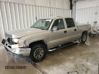 ✅ 2006 Chevrolet Silverado 1500 LS • VIN: 2GCEK13V461223460 • Lot: 59048695. Wystawiony na Copart z przebiegiem 270 158 mil mil. Skorzystaj z bezpłatnego archiwum sprzedaży aukcyjnych z USA i zobacz szczegółowy raport historii pojazdu na DreamBid. Zdjęcie 1.