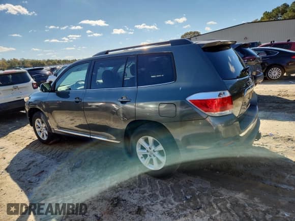 ✅ 2013 Toyota Highlander SE • VIN: 5TDZK3EH7DS096701 • Лот: 90397725. Опубликован ранее на Copart с пробегом 207 963 миль. Бесплатный доступ к архиву аукционных продаж из США и подробный отчёт об истории автомобиля на DreamBid. Изображение 2.