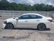 ✅ 2018 Nissan Altima SR • VIN: 1N4AL3AP2JC252413 • Lot: 42822535. Wystawiony na IAAI z przebiegiem 176 172 mil. Bezpłatny archiwum sprzedaży aukcyjnych z USA i szczegółowy raport historii pojazdu na DreamBid. Zdjęcie 15.