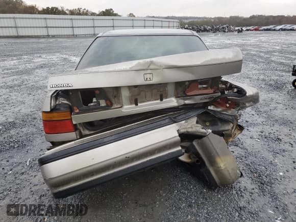 ✅ 1991 Honda Accord • VIN: 1HGCB7657MA205500 • Лот: 79526994. Опубликован ранее на Copart с пробегом 242 211 миль. Бесплатный доступ к архиву аукционных продаж из США и подробный отчёт об истории автомобиля на DreamBid. Изображение 6.