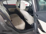 ✅ 2017 Mazda 3 Sport • VIN: 3MZBN1U76HM109253 • Лот: 43606662. Опубликован ранее на IAAI с пробегом 136 943 миль. Бесплатный доступ к архиву аукционных продаж из США и подробный отчёт об истории автомобиля на DreamBid. Изображение 8.