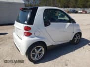 ✅ 2014 Smart fortwo Pure • VIN: WMEEJ3BA0EK780282 • Lot: 47691815. Wystawiony na Copart z przebiegiem 74 144 mil. Bezpłatny archiwum sprzedaży aukcyjnych z USA i szczegółowy raport historii pojazdu na DreamBid. Zdjęcie 3.