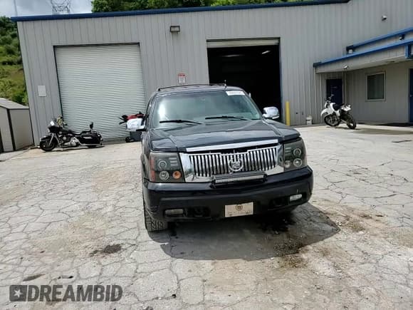 ✅ 2002 Cadillac Escalade • VIN: 1GYEK63NX2R214559 • Lot: 65007924. Wystawiony na Copart z przebiegiem 242 738 mil. Bezpłatny archiwum sprzedaży aukcyjnych z USA i szczegółowy raport historii pojazdu na DreamBid. Zdjęcie 11.