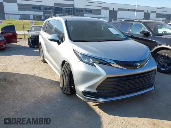 ✅ 2022 Toyota Sienna LE • VIN: 5TDKRKEC7NS098087 • Lot: 43475073. Listed on IAAI with 40,126 mi. Free auction sales archive from the USA and detailed vehicle history report at DreamBid. Image 1.