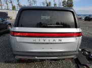 ✅ 2023 Rivian R1S Adventure • VIN: 7PDSGABAXPN019516 • Lot: 73248104. Wystawiony na Copart z przebiegiem 11 525 mil. Bezpłatny archiwum sprzedaży aukcyjnych z USA i szczegółowy raport historii pojazdu na DreamBid. Zdjęcie 6.