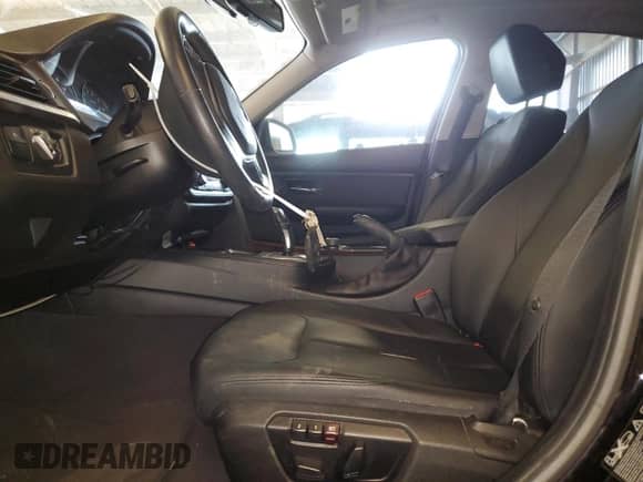 2015 BMW 3 Series 328i xDrive z VIN WBA3B3G50FNT18557, wystawiony jako Copart lot #47348795 z przebiegiem 99 102 mil mil oraz Szkoda całkowita • Salvage title. Historia ofert i sprzedaży dostępna na DreamBid. Obrazek 7.