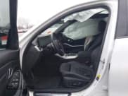 ✅ 2024 BMW 3 Series M340i xDrive • VIN: 3MW49FF05R8E05837 • Lot: 41129303. Wystawiony na IAAI z przebiegiem 8 669 mil. Bezpłatny archiwum sprzedaży aukcyjnych z USA i szczegółowy raport historii pojazdu na DreamBid. Zdjęcie 5.