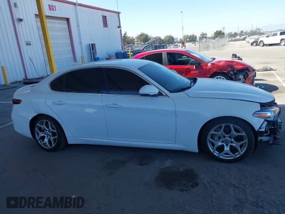 ✅ 2018 Alfa Romeo Giulia Ti • VIN: ZARFAECN8J7592421 • Лот: 42677041. Опубликован ранее на IAAI с пробегом 63 689 миль. Бесплатный доступ к архиву аукционных продаж из США и подробный отчёт об истории автомобиля на DreamBid. Изображение 14.