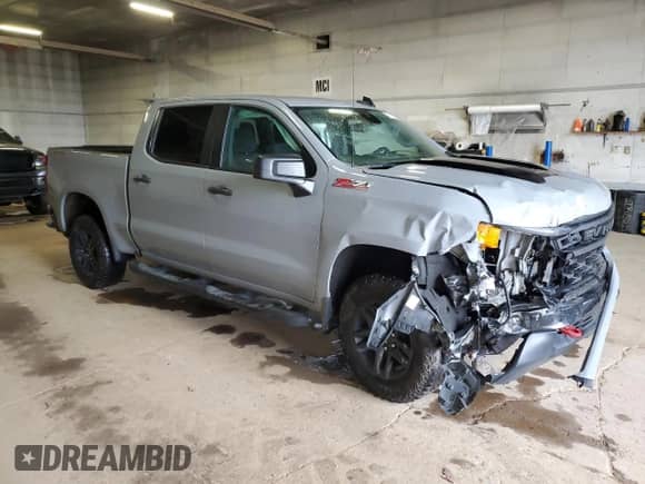 2024 Chevrolet Silverado 1500 Custom Trail Boss z VIN 3GCPDCEKXRG191028, wystawiony jako Copart lot #71513205 z przebiegiem 20 000 mil mil oraz Czysty tytuł • Clean title. Historia ofert i sprzedaży dostępna na DreamBid. Obrazek 4.