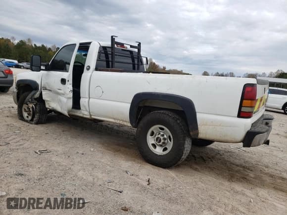 ✅ 2004 GMC Sierra 1500 • VIN: 1GTHC24204E339688 • Lot: 77595054. Wystawiony na Copart z przebiegiem 230 719 mil. Bezpłatny archiwum sprzedaży aukcyjnych z USA i szczegółowy raport historii pojazdu na DreamBid. Zdjęcie 2.