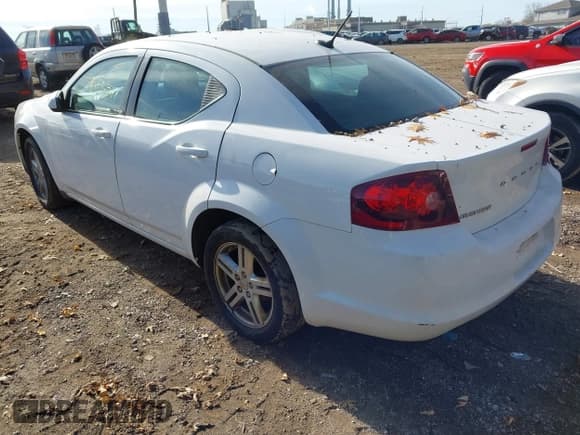 ✅ 2013 Dodge Avenger SXT • VIN: 1C3CDZCBXDN617857 • Lot: 43693478. Wystawiony na IAAI z przebiegiem 138 273 mil. Bezpłatny archiwum sprzedaży aukcyjnych z USA i szczegółowy raport historii pojazdu na DreamBid. Zdjęcie 3.