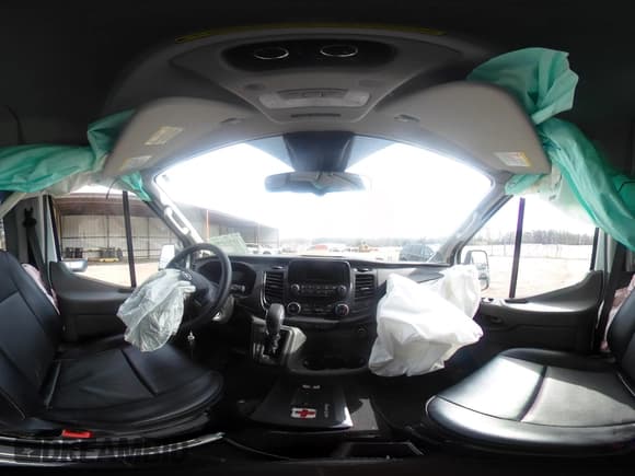 ✅ 2020 Ford Transit Passenger XL • VIN: 1FBAX2C83LKB73618 • Lot: 41454898. Wystawiony na IAAI z przebiegiem 46 327 mil. Bezpłatny archiwum sprzedaży aukcyjnych z USA i szczegółowy raport historii pojazdu na DreamBid. Zdjęcie 19.