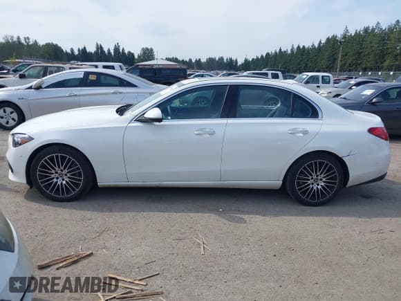 ✅ 2023 Mercedes-Benz C 300 • VIN: W1KAF4HB6PR136757 • Lot: 42515623. Wystawiony na IAAI z przebiegiem 10 429 mil. Bezpłatny archiwum sprzedaży aukcyjnych z USA i szczegółowy raport historii pojazdu na DreamBid. Zdjęcie 15.