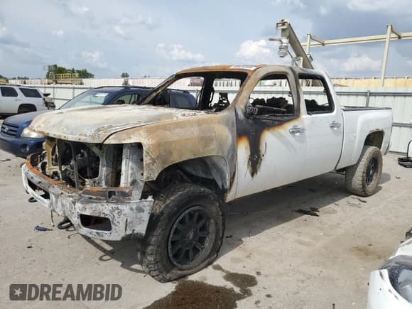 ✅ 2012 Chevrolet Silverado 2500HD LT • VIN: 1GC1KXC83CF135161 • Lot: 60626905. Wystawiony na Copart z przebiegiem Nie podano. Bezpłatny archiwum sprzedaży aukcyjnych z USA i szczegółowy raport historii pojazdu na DreamBid. Zdjęcie 1.