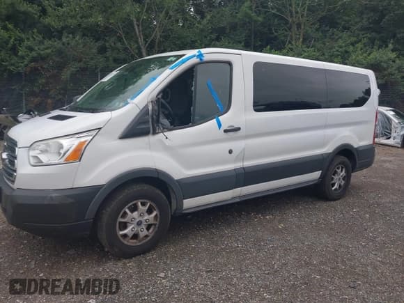 ✅ 2015 Ford Transit XL • VIN: 1FMZK1YM8FKB06431 • Lot: 42653296. Wystawiony na IAAI z przebiegiem 211 105 mil. Bezpłatny archiwum sprzedaży aukcyjnych z USA i szczegółowy raport historii pojazdu na DreamBid. Zdjęcie 2.