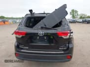 ✅ 2018 Toyota Highlander SE • VIN: 5TDJZRFH5JS559537 • Lot: 42106831. Listed on IAAI with 159,007 mi. Free auction sales archive from the USA and detailed vehicle history report at DreamBid. Image 16.