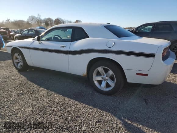 ✅ 2010 Dodge Challenger SE • VIN: 2B3CJ4DV8AH323797 • Lot: 79547304. Wystawiony na Copart z przebiegiem 97 437 mil. Bezpłatny archiwum sprzedaży aukcyjnych z USA i szczegółowy raport historii pojazdu na DreamBid. Zdjęcie 2.