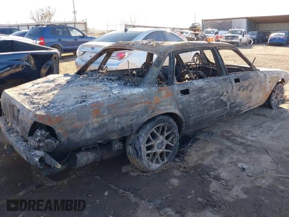 ✅ 1998 Jaguar XJ • VIN: SAJHX6241WC843943 • Лот: 41687737. Опубликован ранее на IAAI с пробегом Не указан. Бесплатный доступ к архиву аукционных продаж из США и подробный отчёт об истории автомобиля на DreamBid. Изображение 4.