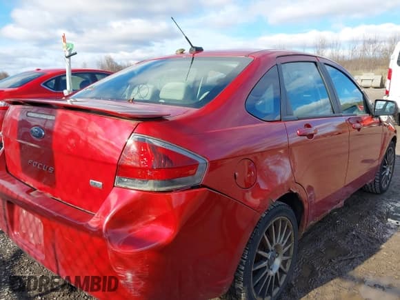 ✅ 2011 Ford Focus SES • VIN: 1FAHP3GN0BW157292 • Lot: 43776206. Wystawiony na IAAI z przebiegiem 137 810 mil. Bezpłatny archiwum sprzedaży aukcyjnych z USA i szczegółowy raport historii pojazdu na DreamBid. Zdjęcie 4.