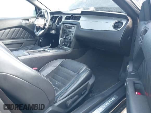 2014 Ford Mustang V6 с VIN 1ZVBP8EM9E5279440, выставлен на аукционе IAAI как лот 43498168 с пробегом 87 076 миль миль и . История ставок и продаж доступна на DreamBid. Изображение 5.