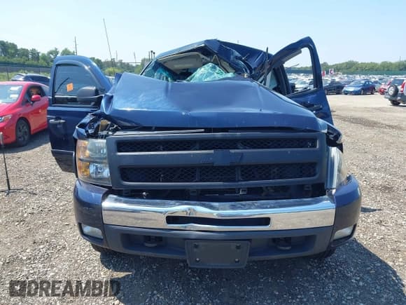✅ 2011 Chevrolet Silverado 1500 LT • VIN: 1GCRKSE33BZ463135 • Lot: 42979352. Wystawiony na IAAI z przebiegiem Nie podano. Bezpłatny archiwum sprzedaży aukcyjnych z USA i szczegółowy raport historii pojazdu na DreamBid. Zdjęcie 11.