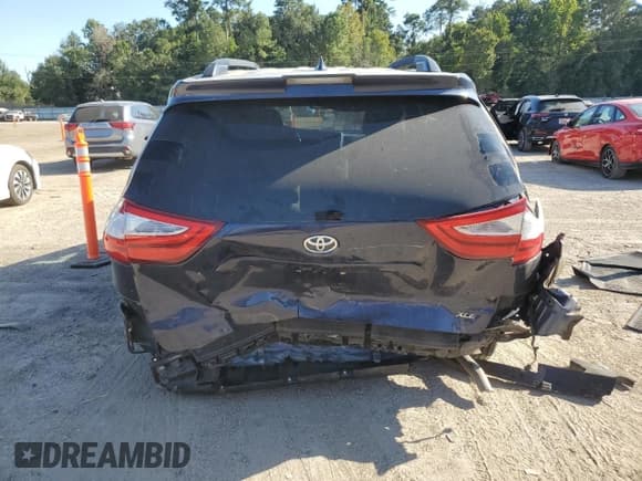 ✅ 2018 Toyota Sienna XLE Auto Access Seat • VIN: 5TDYZ3DC9JS908900 • Lot: 71980115. Listed on Copart with 92,508 mi. Free auction sales archive from the USA and detailed vehicle history report at DreamBid. Image 6.